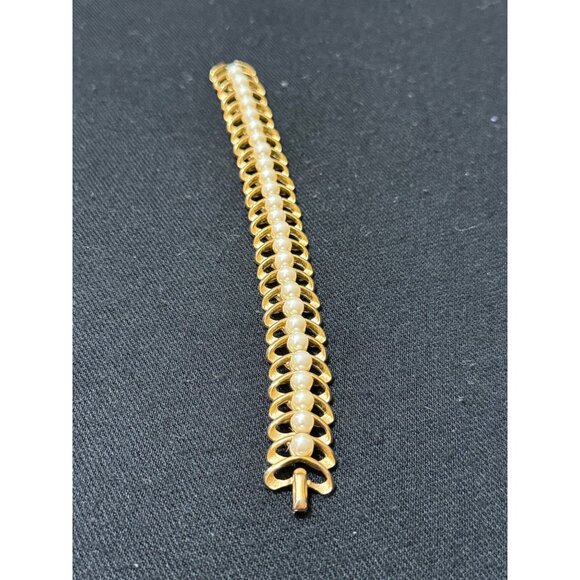 Vintage 1960's Crown Trifari Gold Tone With Faux Pearls Bracelet - Picture 1 of 8
